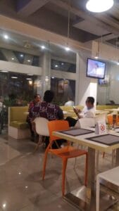 makan bersama rekan kerja