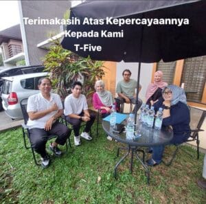 Foto bersama klien bisnis skincare yang menggunakan layanan akuntansi dan pajak dari CV Solusi Kita.