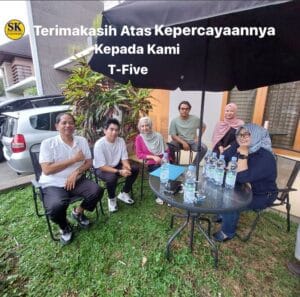 Foto bersama klien bisnis skincare yang menggunakan layanan akuntansi dan pajak dari CV Solusi Kita.