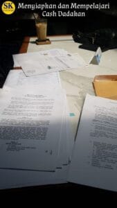 Menyiapkan dan mempelajari cash dadakan untuk kebutuhan mendesak perusahaan
