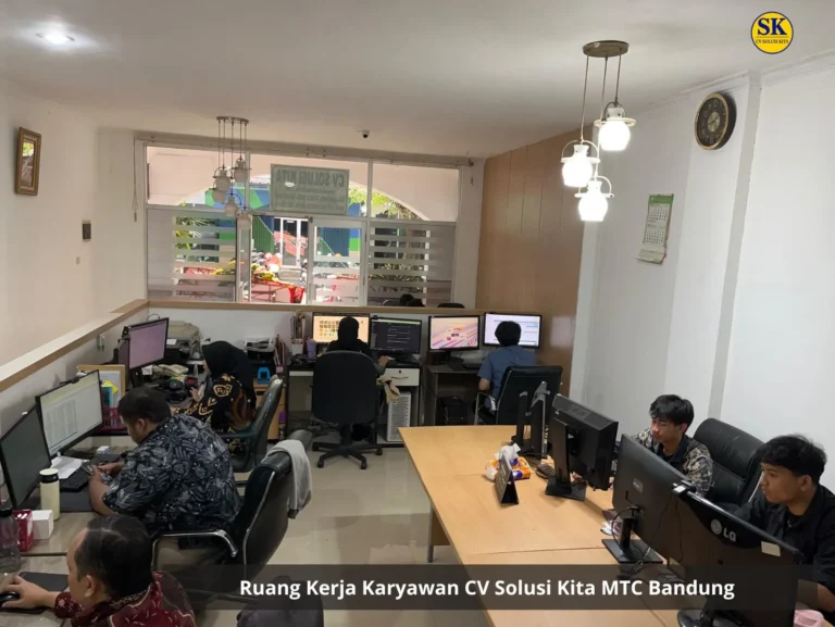Ruang kerja karyawan CV Solusi Kita di kantor MTC Bandung, konsultan pajak dan akuntansi terpercaya di Bandung