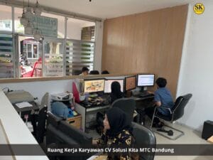 Ruang kerja karyawan CV Solusi Kita di kantor MTC Bandung, konsultan pajak profesional di Bandung