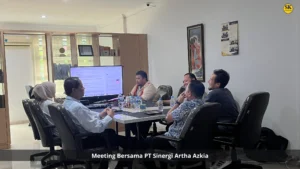 Suasana rapat konsultasi pajak antara CV Solusi Kita dan PT Sinergi Artha Azkia di kantor Bandung