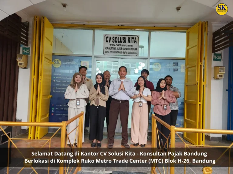 Konsultan Pajak Bandung – CV Solusi Kita MTC H-26, dipimpin mantan DJP & STAN berpengalaman 22+ tahun. Foto tim di kantor baru, siap mendampingi klien dalam pembukuan, SP2DK, pemeriksaan, keberatan, banding, dan restitusi.