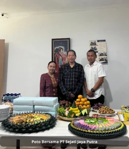 Konsultan Pajak Bandung CV Solusi Kita foto bersama PT Sejati Jaya Putra