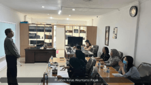 Pelatihan akuntansi pajak untuk klien CV Solusi Kita dengan penjelasan teori pada pertemuan pertama