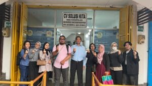 Foto bersama klien CV Solusi Kita setelah sesi konsultasi pajak dan akuntansi.
