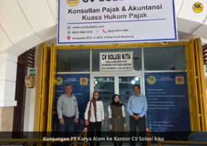 Pertemuan PT Karya Alam bersama tim CV Solusi Kita di kantor untuk pembahasan perpajakan dan administrasi bisnis.